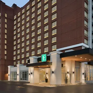 מלון Embassy By Hilton Airport