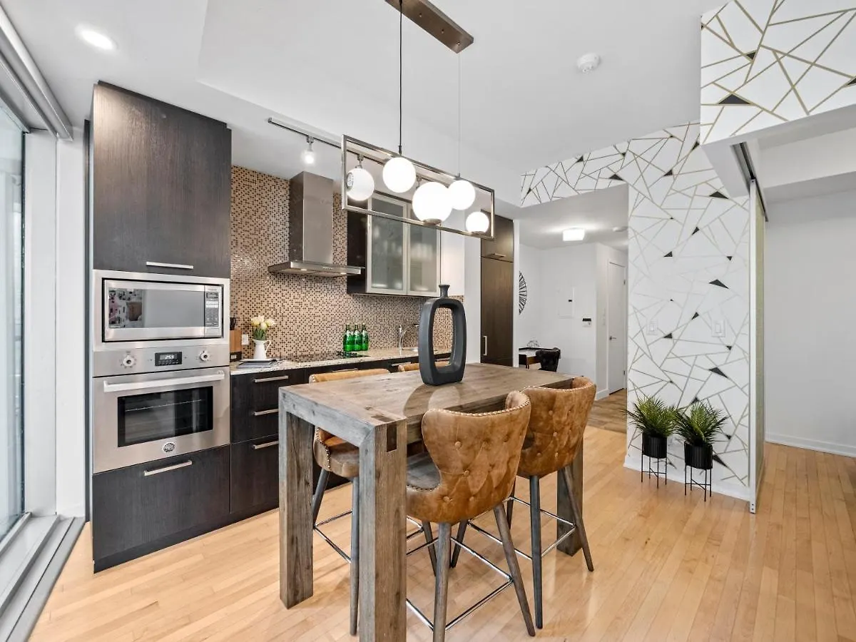 Delta Suites - Entertainment District - Downtown Toronto