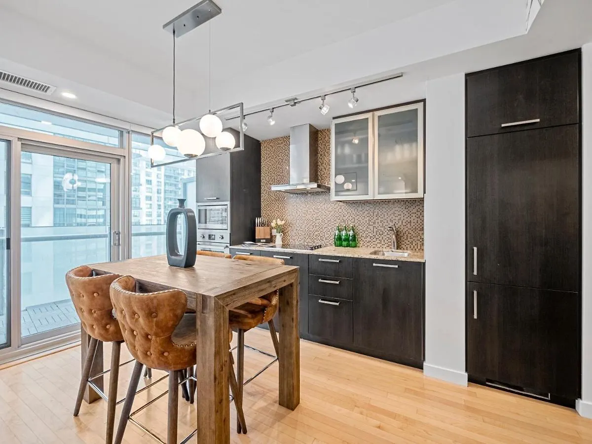 Delta Suites - Entertainment District - Downtown Toronto