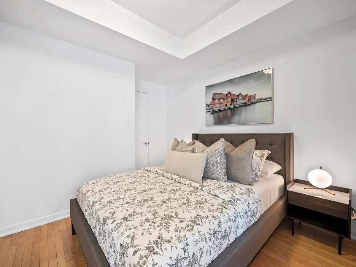 Hotel Delta Suites - Entertainment District - Downtown Toronto
