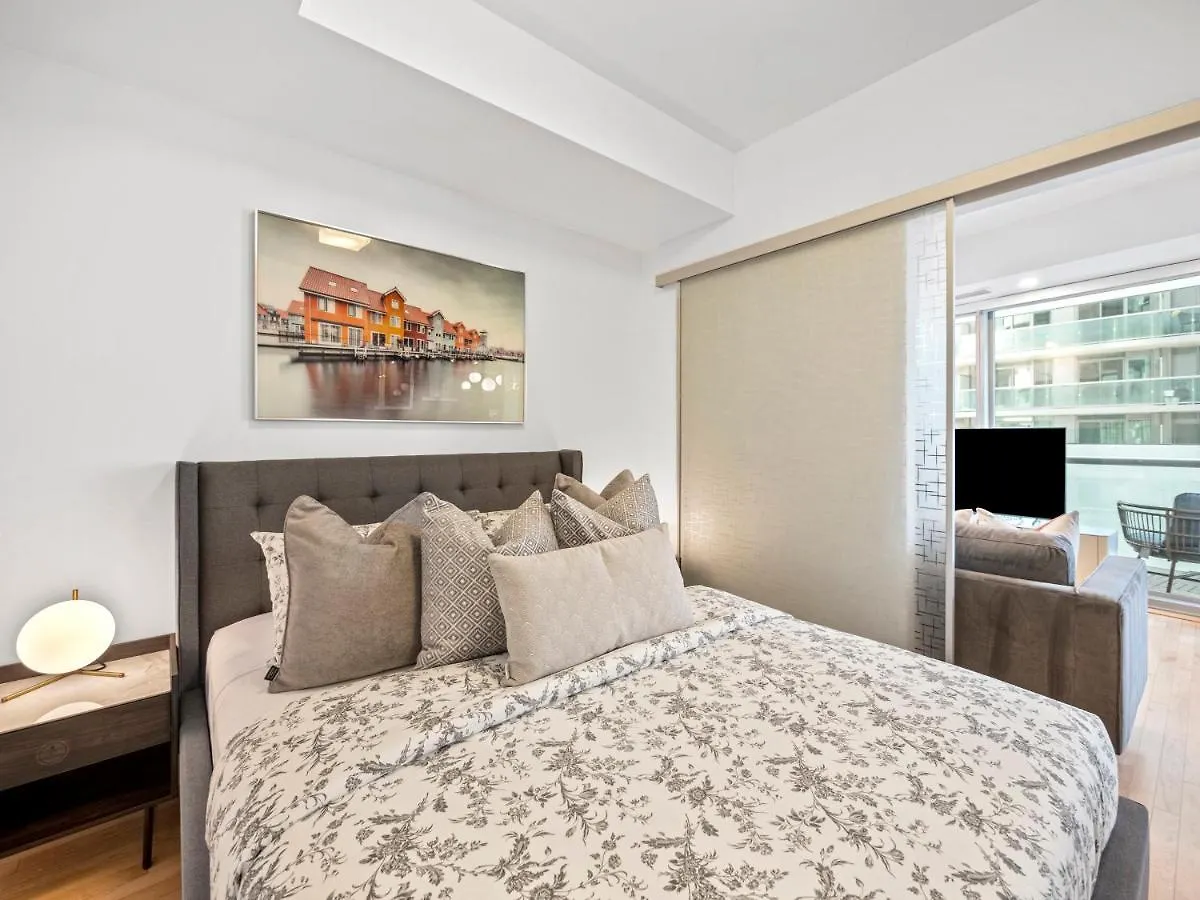 Delta Suites - Entertainment District - Downtown Toronto Hotel