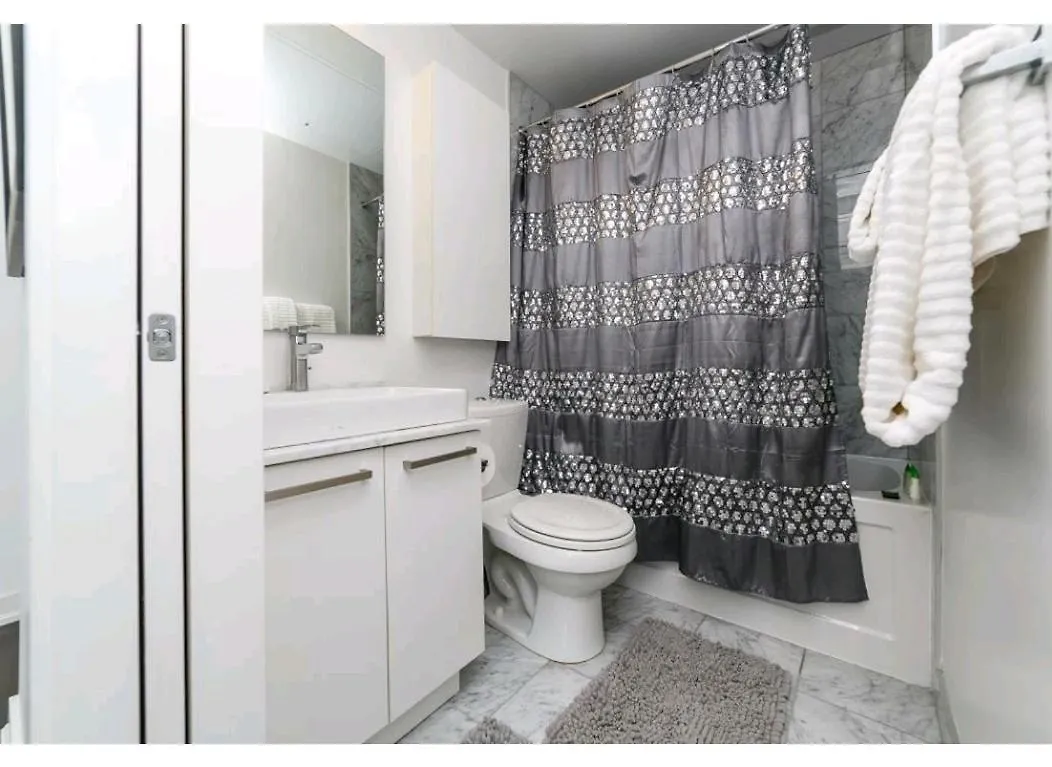 Hotel Delta Suites - Entertainment District - Downtown Toronto