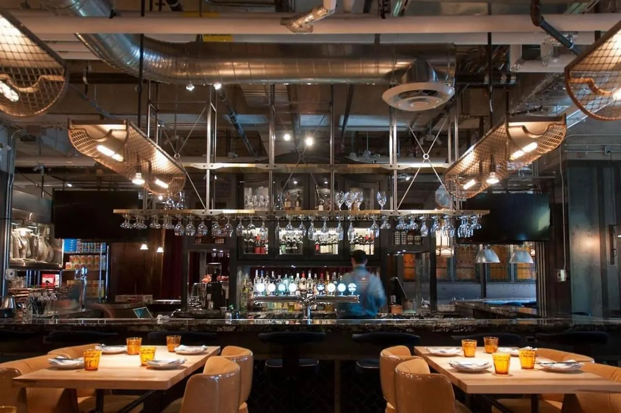 Delta Suites - Entertainment District - Downtown Toronto 5*,  Kanada