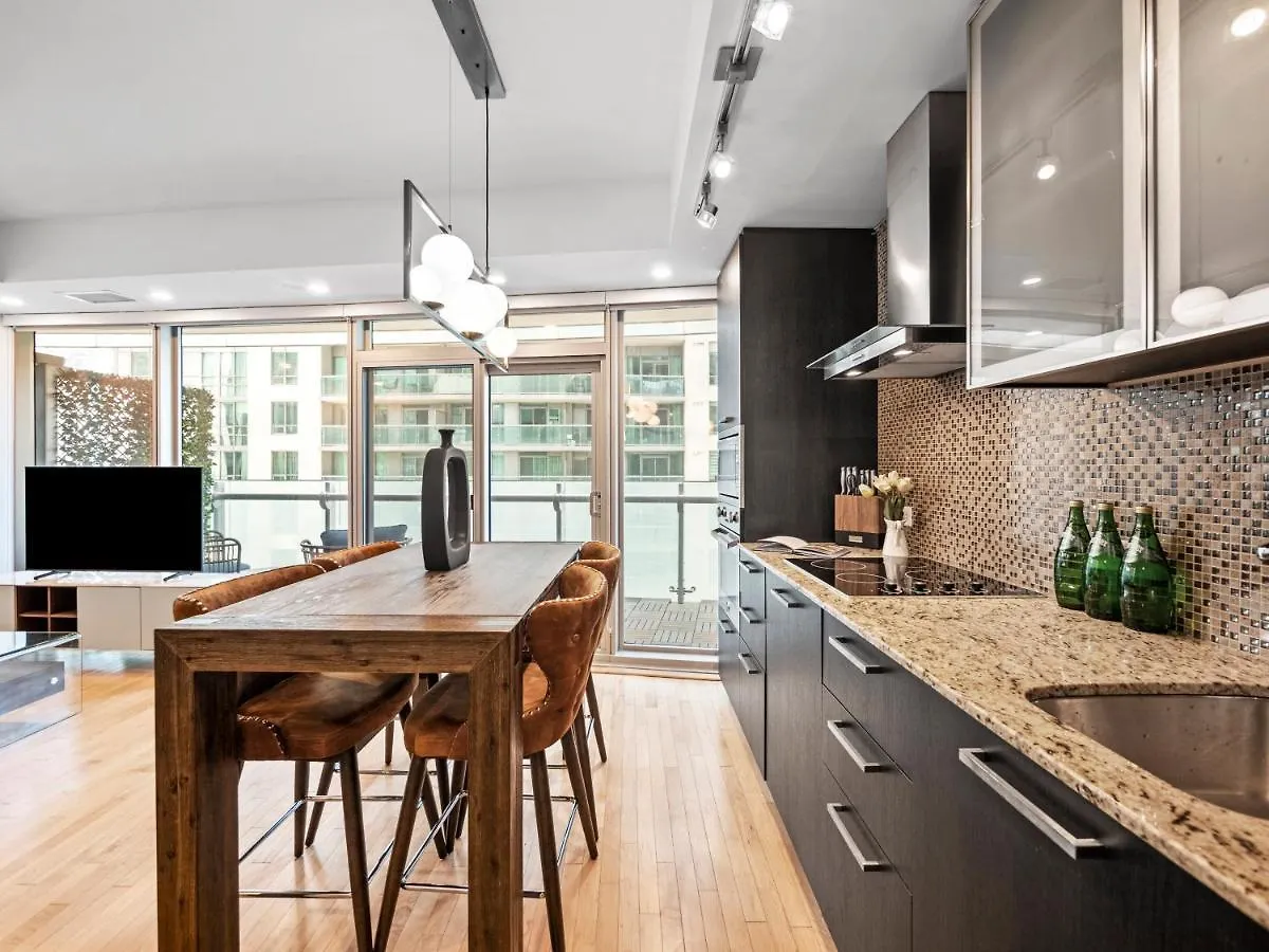 Delta Suites - Entertainment District - Downtown Toronto