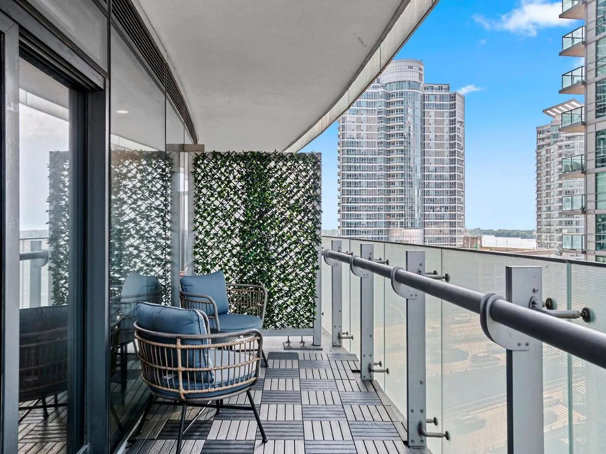 Hotel Delta Suites - Entertainment District - Downtown Toronto