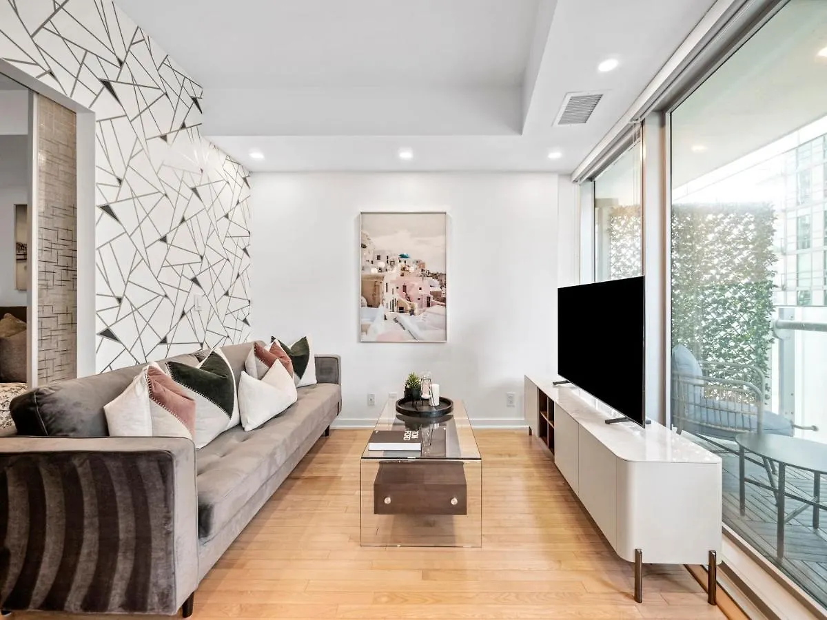 Hotel Delta Suites - Entertainment District - Downtown Toronto