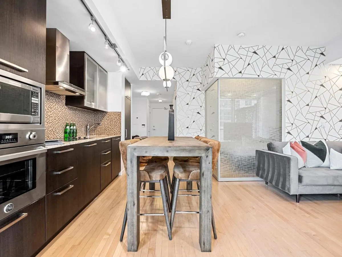 Delta Suites - Entertainment District - Downtown Toronto Hotel