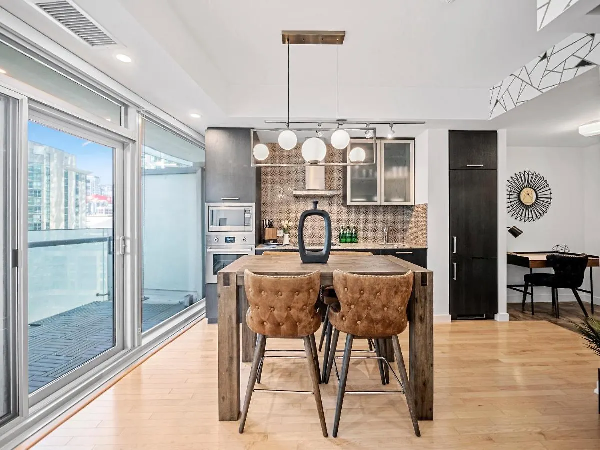 Delta Suites - Entertainment District - Downtown Toronto