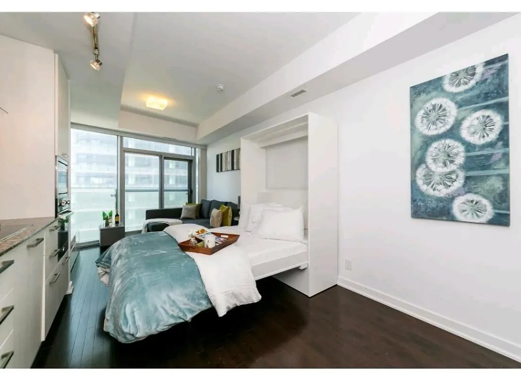 Delta Suites - Entertainment District - Downtown Toronto Hotel