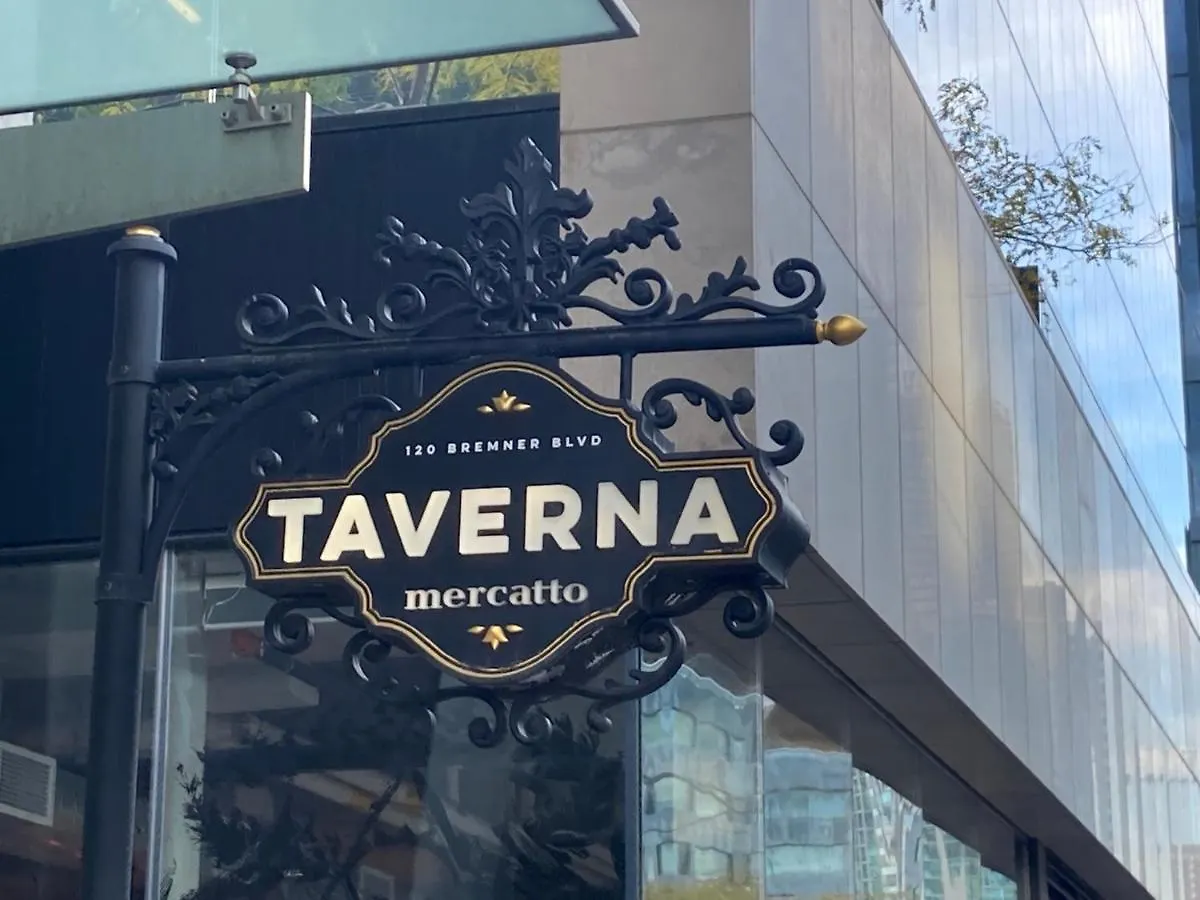 Delta Suites - Entertainment District - Downtown Toronto