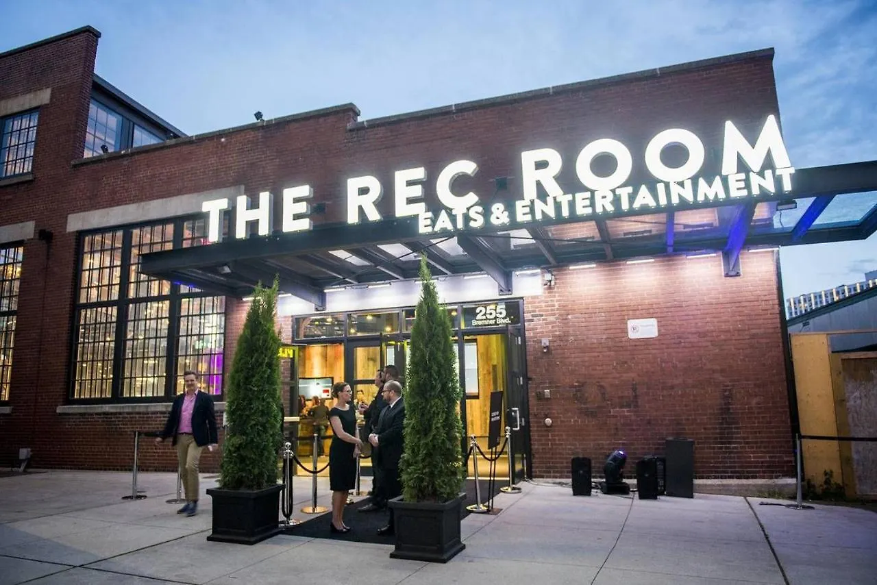 Hotel Delta Suites - Entertainment District - Downtown Toronto